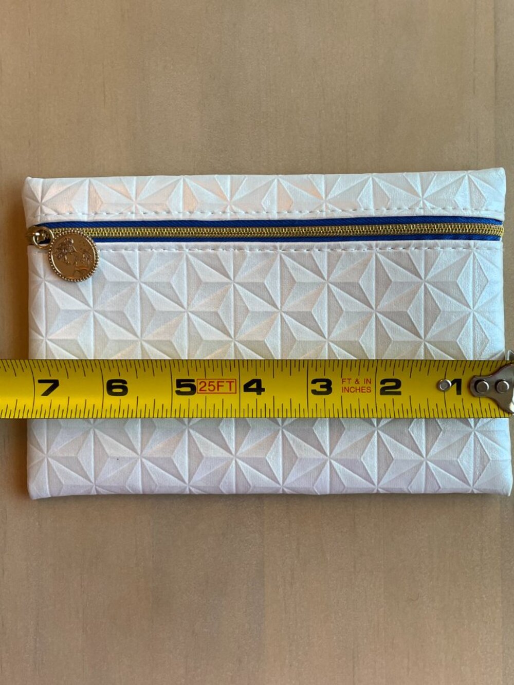 Entire Closet $5! Ipsy "Epcot Ball" White Pearl Geometric Textured Shimmer - Picture 7 of 9